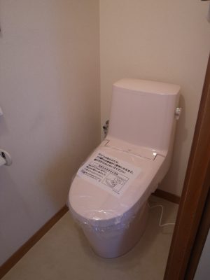 トイレ交換工事　節水シャワー便器へ入れ替え