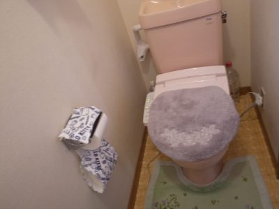 トイレ交換工事　節水シャワー便器へ入れ替え